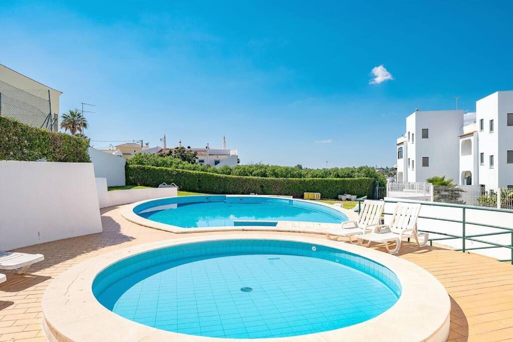 Apartamento Amparo-T2 C/Piscina Carvoeiro  Kültér fotó
