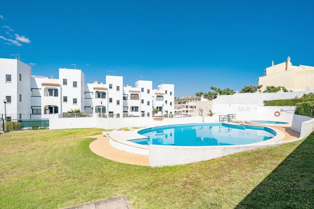 Apartamento Amparo-T2 C/Piscina Carvoeiro  Kültér fotó