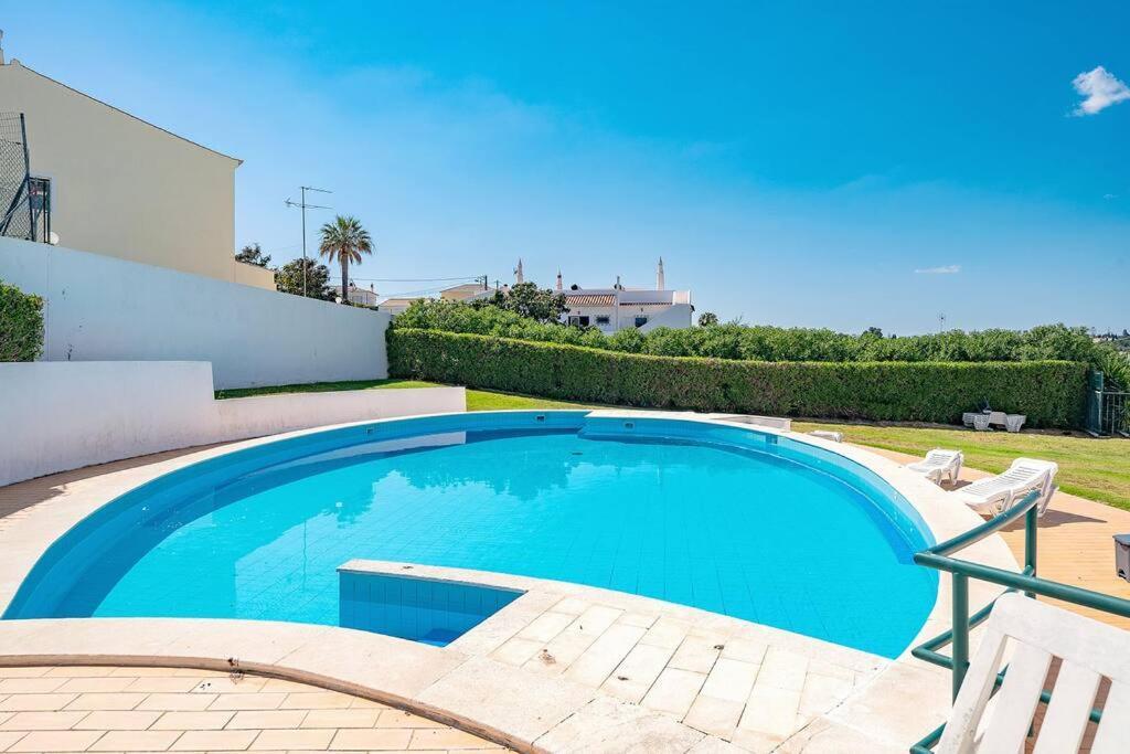 Apartamento Amparo-T2 C/Piscina Carvoeiro  Kültér fotó